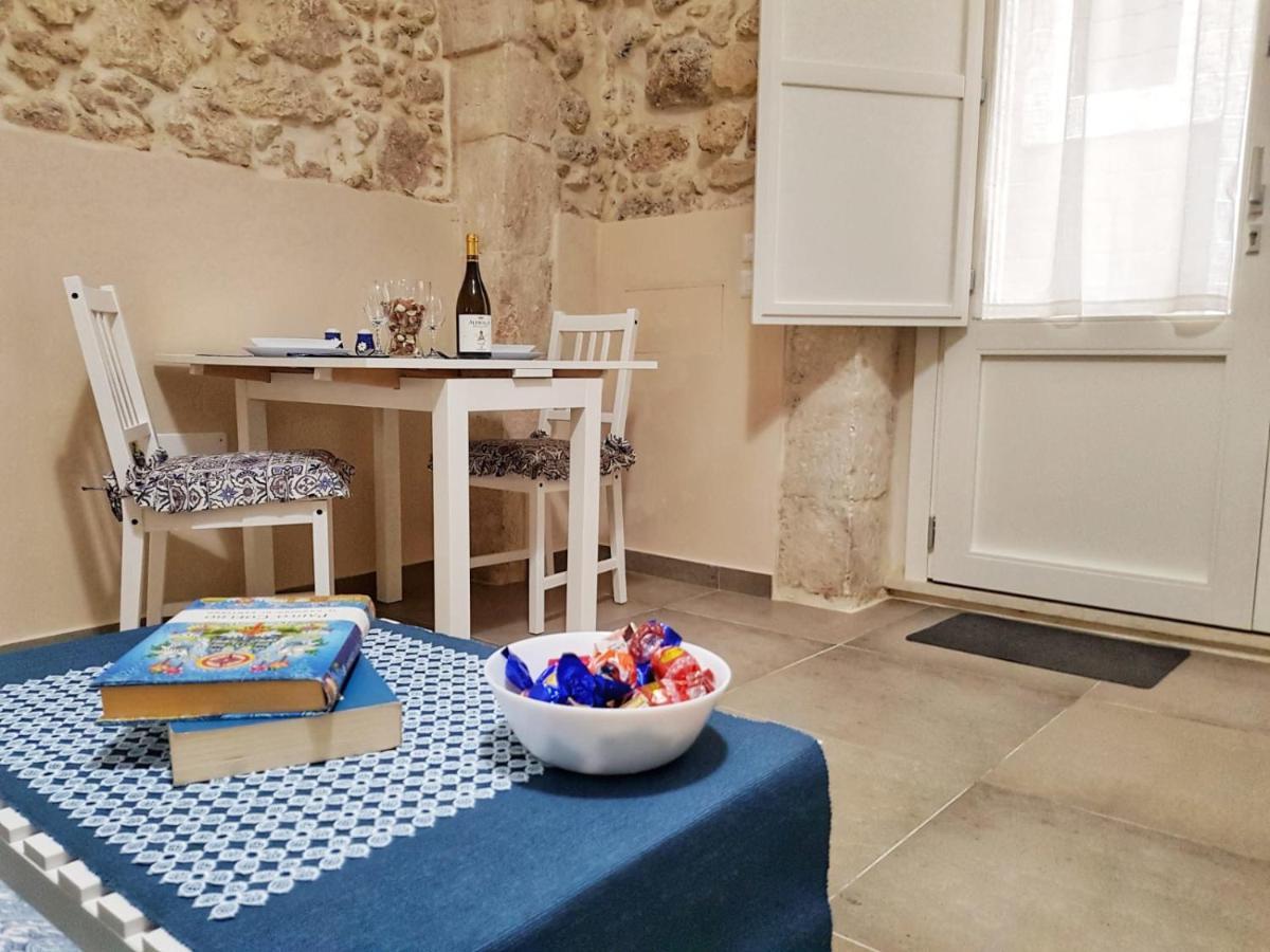 Essentia Rooms- Ortigia Holidays シラクーサ エクステリア 写真