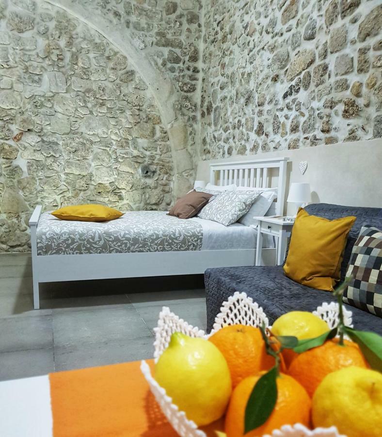 Essentia Rooms- Ortigia Holidays シラクーサ エクステリア 写真