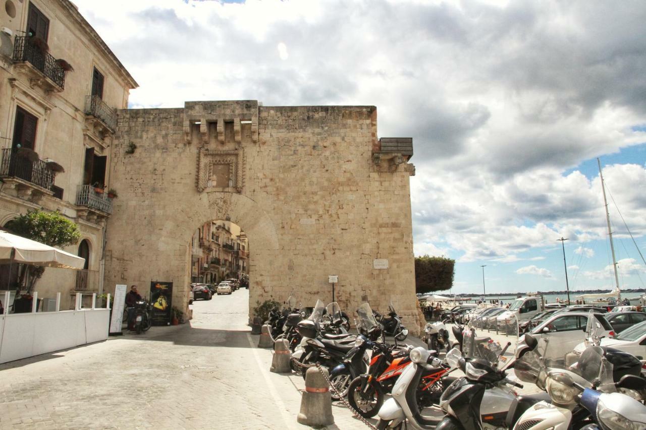 Essentia Rooms- Ortigia Holidays シラクーサ エクステリア 写真