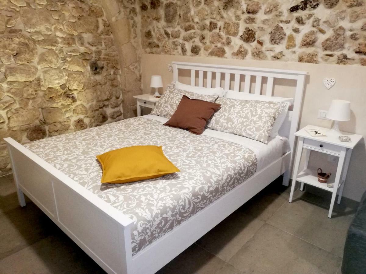 Essentia Rooms- Ortigia Holidays シラクーサ エクステリア 写真