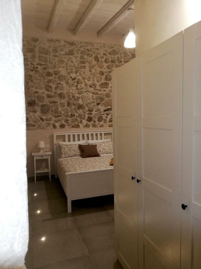 Essentia Rooms- Ortigia Holidays シラクーサ エクステリア 写真