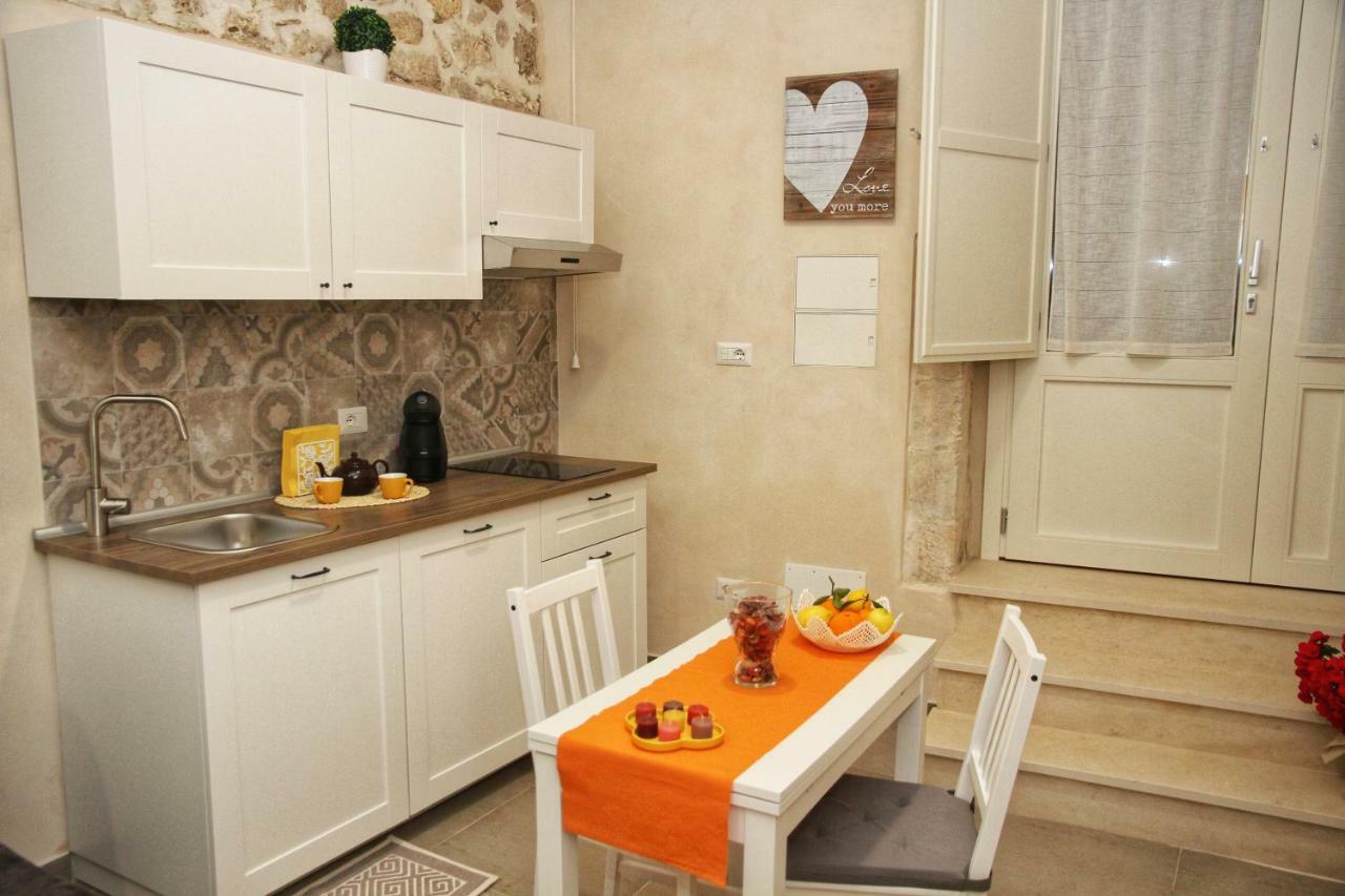 Essentia Rooms- Ortigia Holidays シラクーサ エクステリア 写真