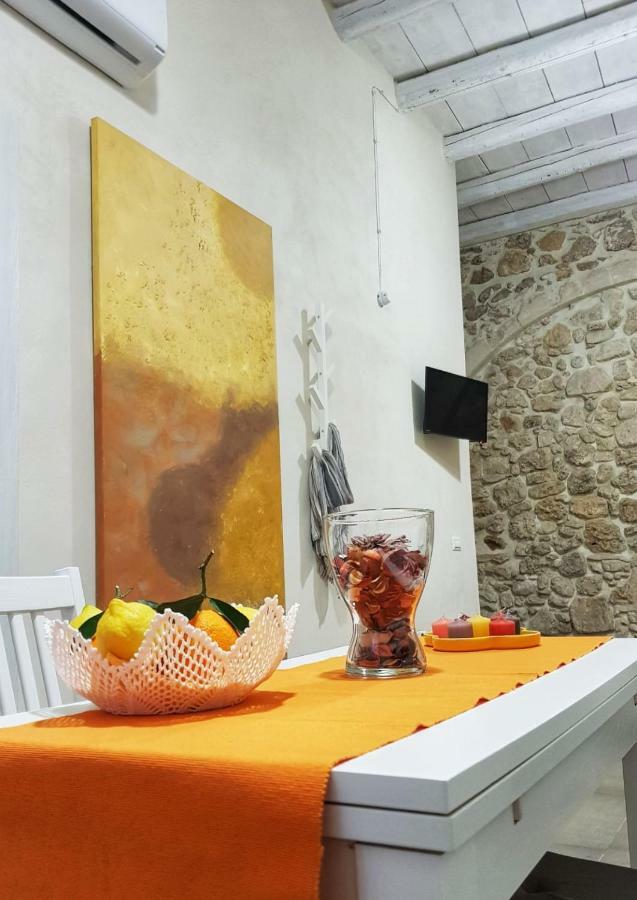 Essentia Rooms- Ortigia Holidays シラクーサ エクステリア 写真